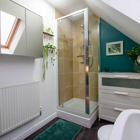 4 Bedroom Town House In Llanfoist Within Walking Distance To Abergavenny Exterior photo