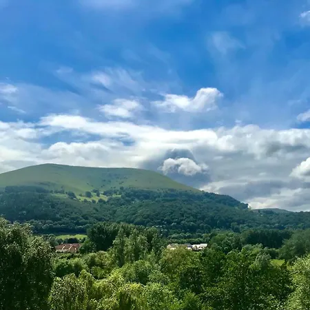 4 Bedroom Town House In Llanfoist Within Walking Distance To Abergavenny Exterior photo