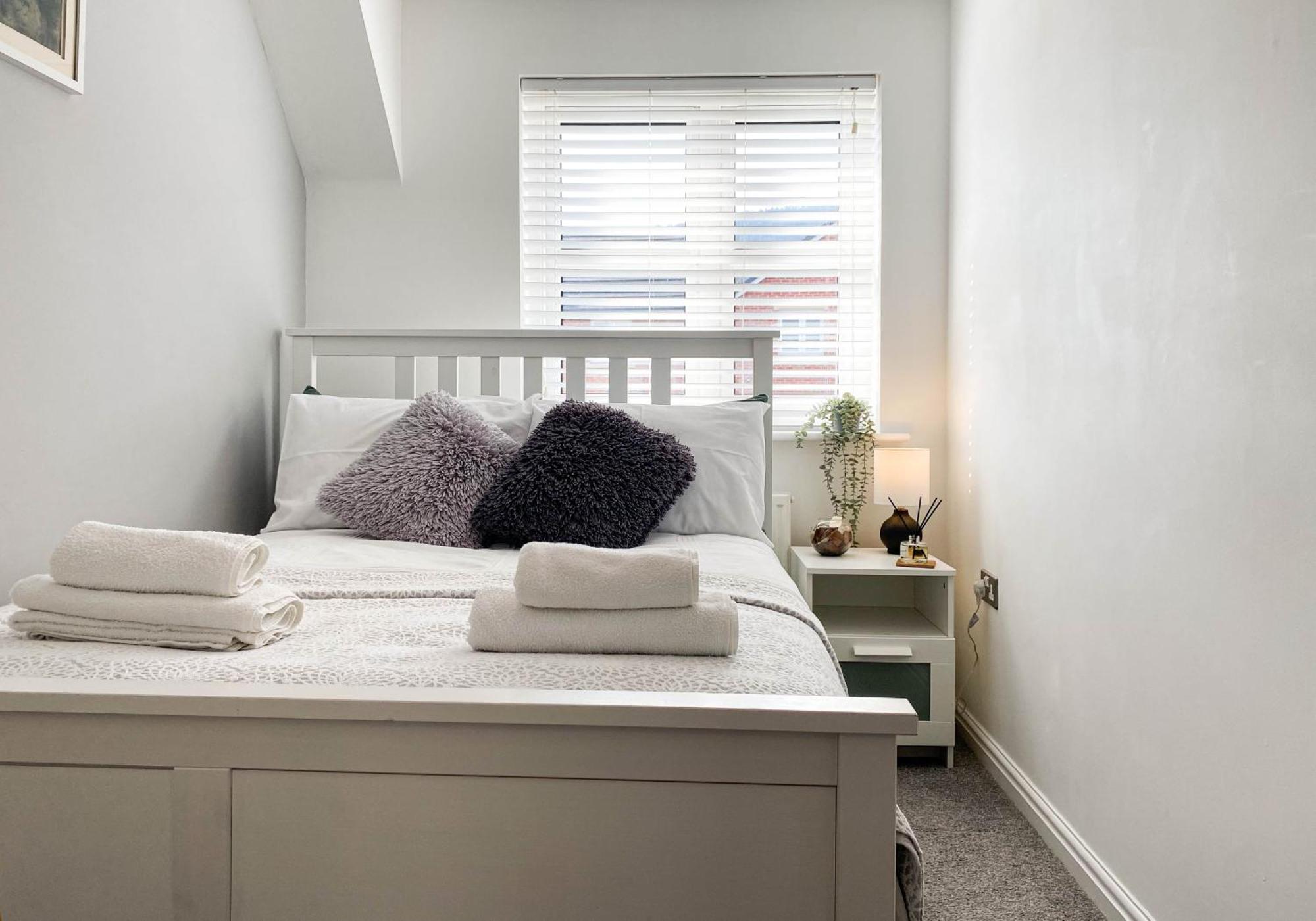 4 Bedroom Town House With Mountain Views, A Private Garden And Ease Of Access Into
